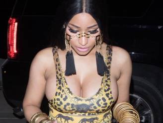 Video: Nicki Minaj bouwt feestje op Coachella met Kylie Jenner en Kourtney Kardashian