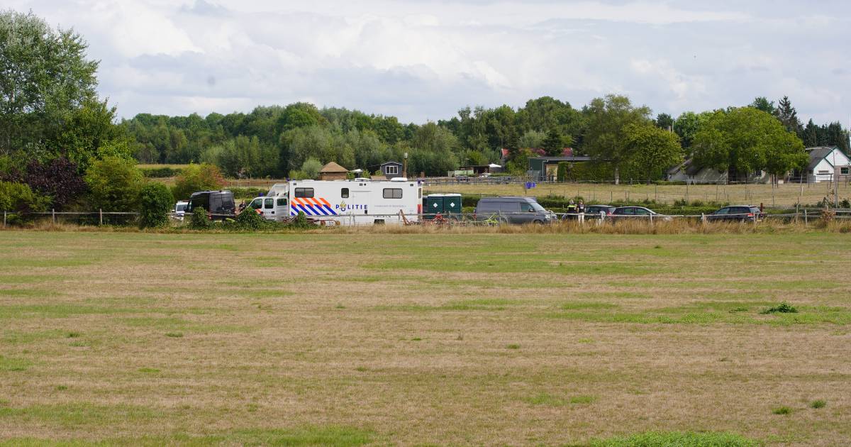 Politie valt binnen in mogelijk drugslab achter woning in Den Nul