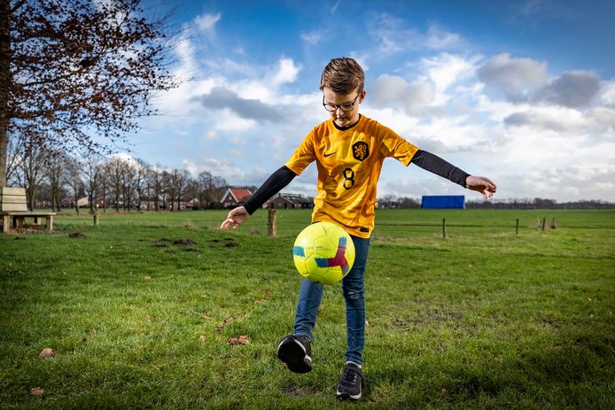 Joep Rikhof (8) heeft een ongeneeslijke oogaandoening, waardoor zijn zicht steeds verder achteruit gaat.