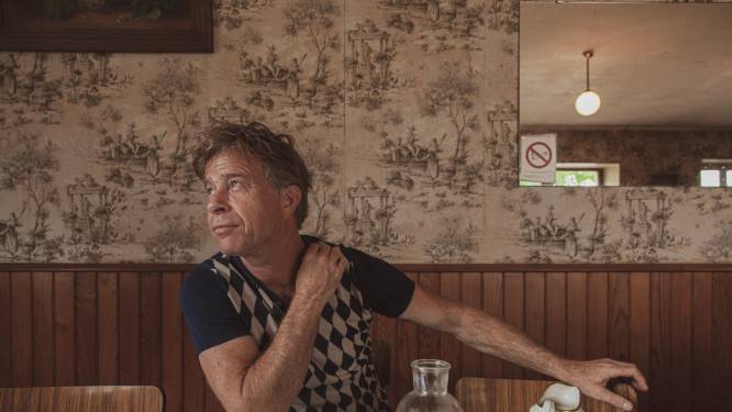 Wim Daniëls en JW Roy eren de fiets bij Galerie Bonnard in Nuenen, dag later een toertocht