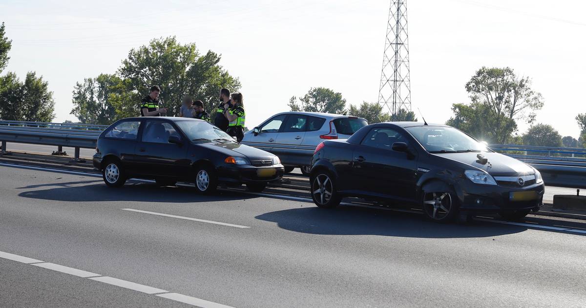 Verkeer op A73 staat helemaal vast door ongeluk.