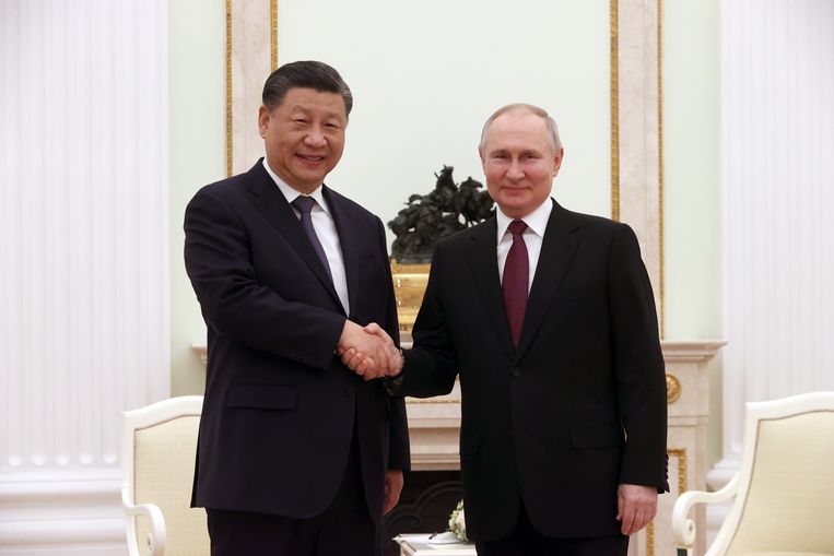 De Chinese president Xi Jinping op bezoek bij de Russische president Vladimir Poetin in Moskou. Beeld ANP / EPA