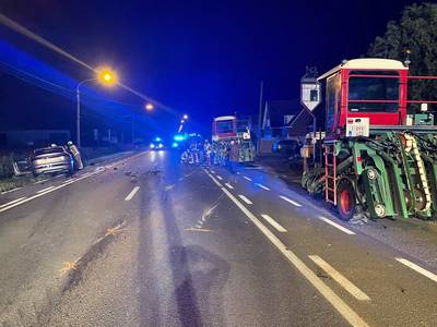 Twee gewonden na fout afgelopen inhaalmanoeuvre landbouwvoertuigen in Pittem