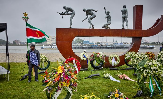 Het slavernijmonument, zoals elk jaar de plek waar de slavernijherdenking in Rotterdam plaatsvindt.