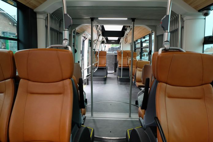Aan de binnenkant beschikt de passagier over het zelfde comfort als in een tram.