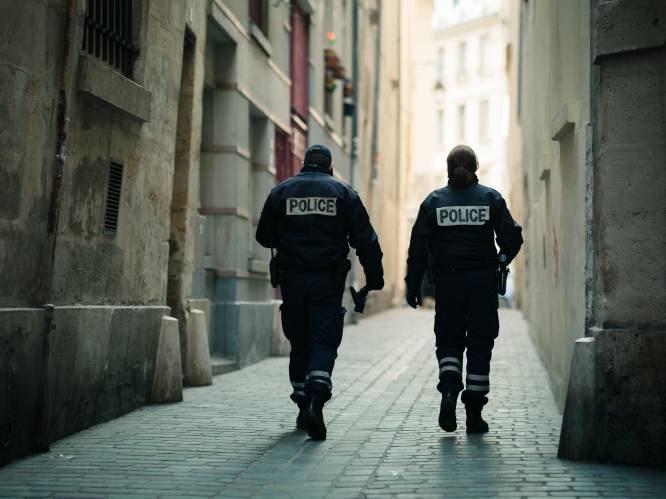 20 gewapende agenten vallen ‘s ochtends vroeg foute huis binnen in Frankrijk