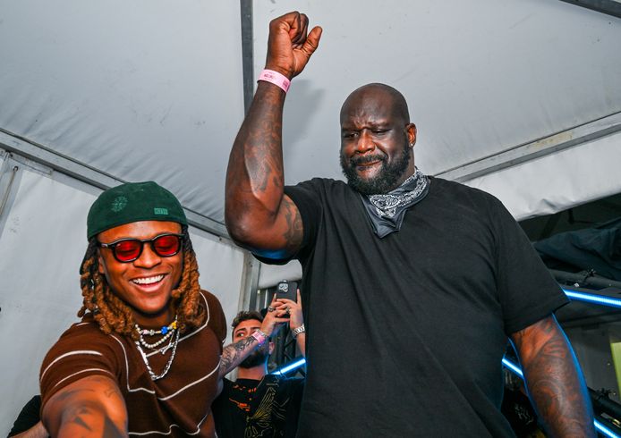 IN BEELD. Letterlijk de grootste, en dat in het kleinste kamertje van ...