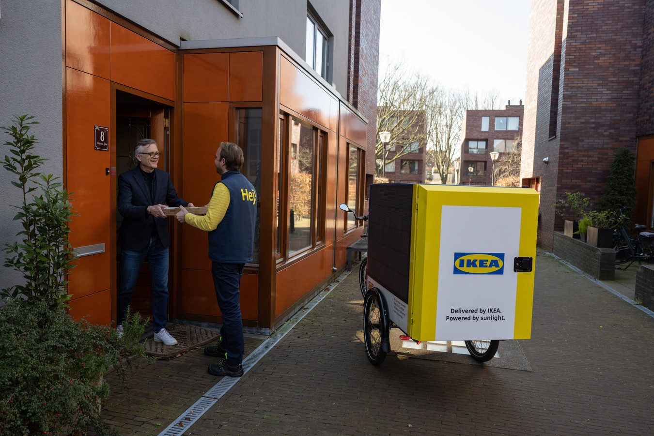 kasten en bezorgen alsof het pizza's zijn, Ikea gewoon langs bakfiets | Foto | AD.nl