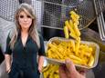 Columniste Renske Kruitbosch over statiegeld op bakjes voor je friet.