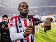 Willem II-aanvaller Bokila minutenlang toegezongen door fans: 'Mooi om te zien hoe supporters je kunnen waarderen’