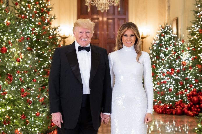 Het officiële kerstportret van de Trumps.