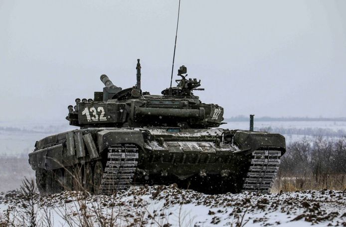 Des forces russes déployées depuis des semaines près de la frontière ukrainienne ont commencé à retourner dans leurs garnisons, 15 février 2022.
