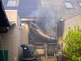 Bij een woningbrand aan de Abraham Kuyperhof in Wezep kwam veel rook vrij.