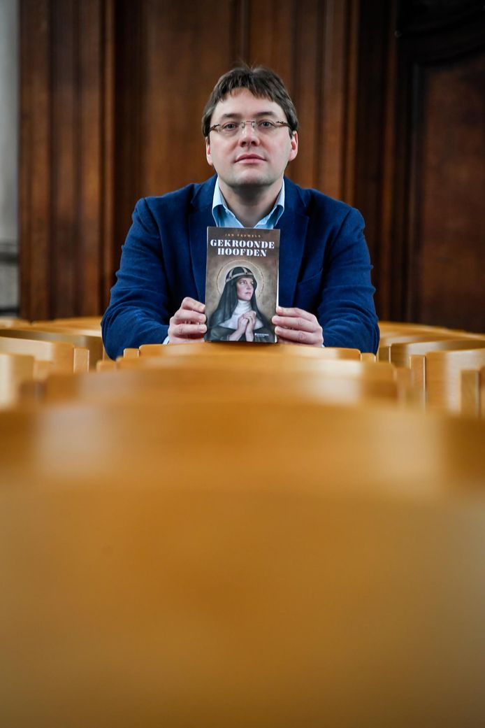 Jan Pauwels met zijn debuut 'Gekroonde Hoofden'.