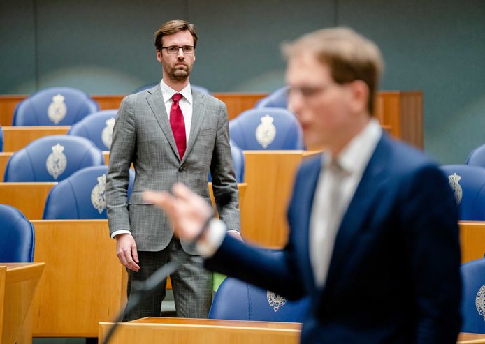 Kamerleden Sjoerd Sjoerdsma (D66, links) en Pepijn van Houwelingen (FVD), die het afgelopen week hevig met elkaar aan de stok kregen over het coronabeleid.