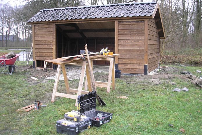 Afgelopen week is begonnen met de bouw van een nieuw onderkomen voor de schapen op de schapenweide van Landgoed Bredius.