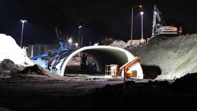 Fietstunnel onder Europalaan in Kaatsheuvel ligt op zijn plek, gat kan dicht
