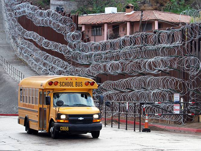 Burgemeester Nogales wil “dodelijke” prikkeldraad aan Amerikaanse grens met Mexico weer weg