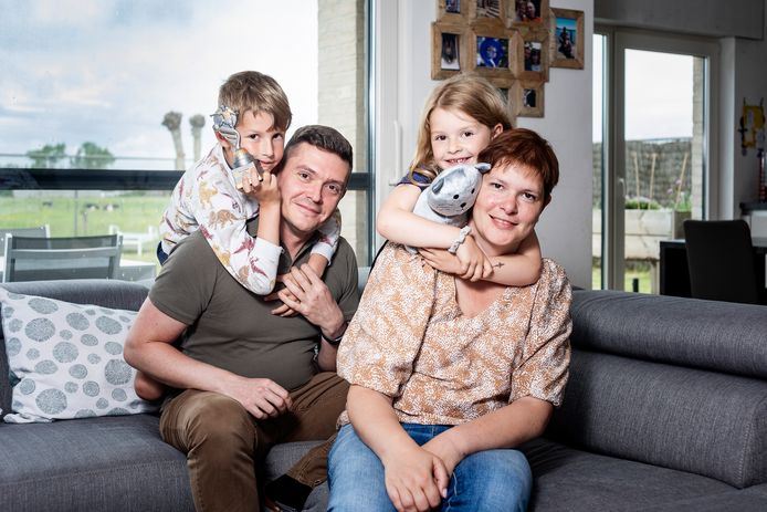 Saar en Peter met kinderen Jonas en Eline.