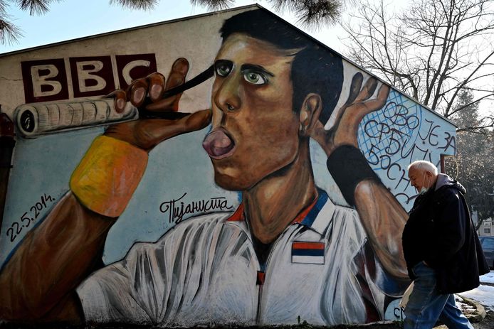 Een muurschildering van Djokovic in Belgrado.