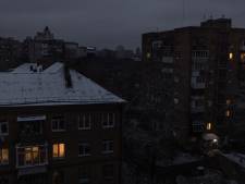 La moitié des habitants de Kiev toujours plongés dans le noir et le froid, sans électricité