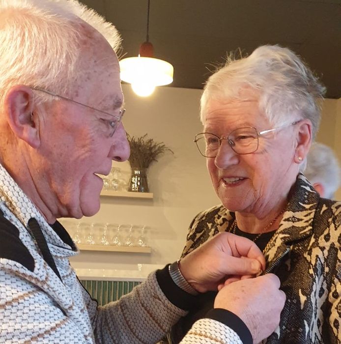 Speld van verdienste voor Ria Rosing bij SamenLeven Beltrum ...
