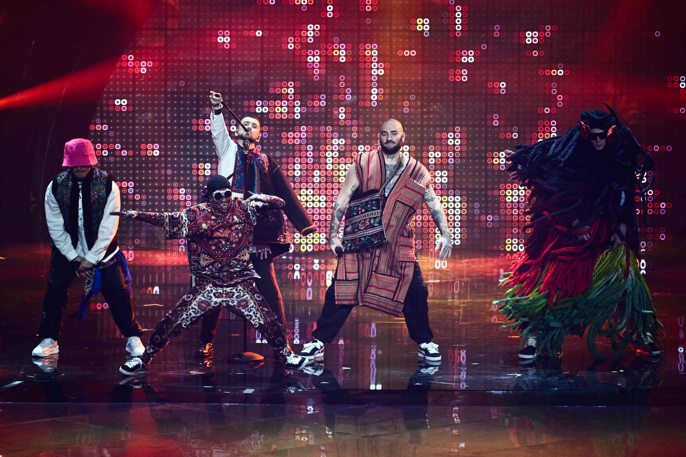 Kalush Orchestra tijdens de finale van het Eurovisie Songfestival