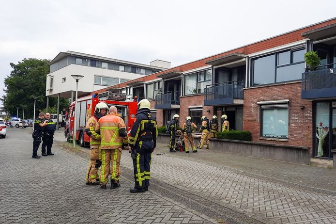 Brandweer aan het Perikplein in Enschede