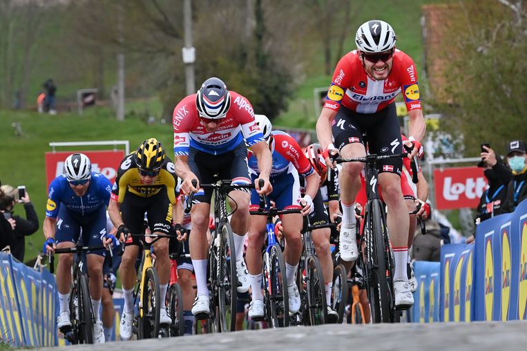 Mathieu van der Poel bij de 105e editie van de Ronde van Vlaanderen in 2021. Beeld BELGA