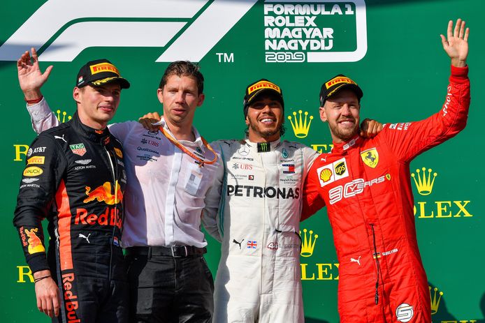 2020 in Boedapest, vlnr: Max Verstappen, James Vowles (Mercedes), Lewis Hamilton en Sebastian Vettel.