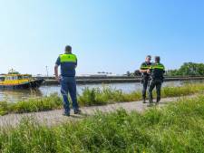 Bestuurder zonder rijbewijs rijdt de Gouwe in en gaat kopje onder; scheepvaart urenlang gestremd