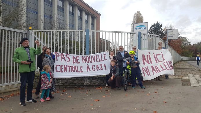 Action du collectif Dégaze contre l'implantation d'une usine à gaz aux Awirs, à Flémalle.
