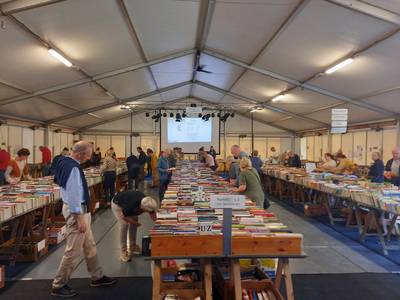 Het moet al gek gaan, wil je op deze boekenbeurs niks van je gading kunnen vinden