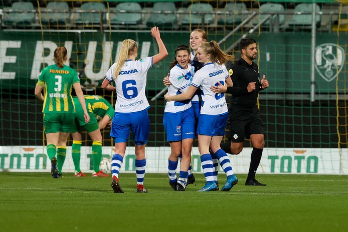 Zwolse vreugde na het openingsdoelpunt van Danique Noordman.
