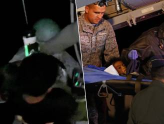 KIJK. Beelden tonen hoe vermiste kinderen na 40 dagen helemaal alleen in jungle van Colombia gered worden met helikopter