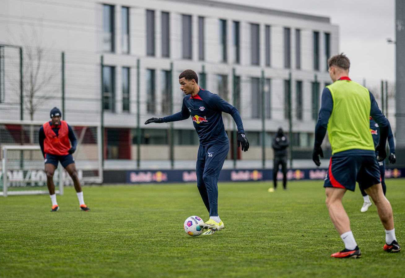 Yannick Eduardo (18) uit Tiel is nu contractspeler bij de club van Xavi