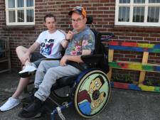 Dikke hit op TikTok: Camiel kletst met zijn gehandicapte broer Jordy over frikandellen en het leven