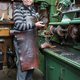 Bert Herman (87) stopt na 69 jaar met zijn schoenmakerij in Oost
