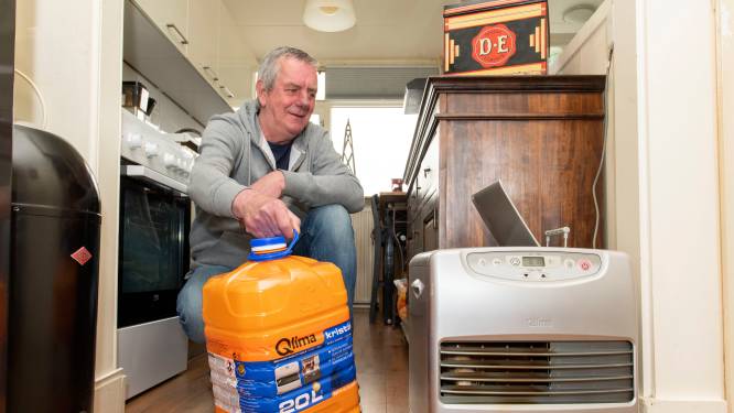 Ed verwarmt zijn huis met petroleumkachel: ‘Ik krijg straks 800 euro terug van mijn gasrekening’