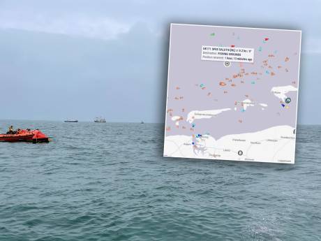 Urker kotter kapseist op Noordzee: ‘Schrik slaat je om het hart!’