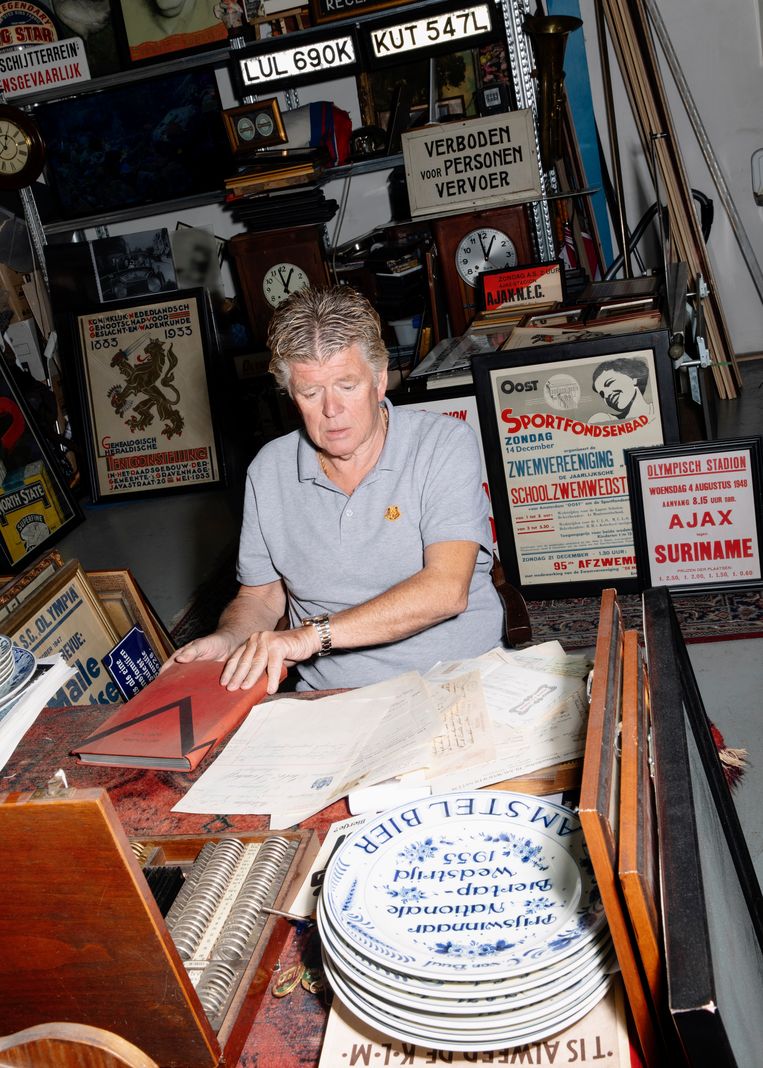 Oud-cafébaas Joop Bohlmeijer heeft een garagebox vol kroegrelikwieën