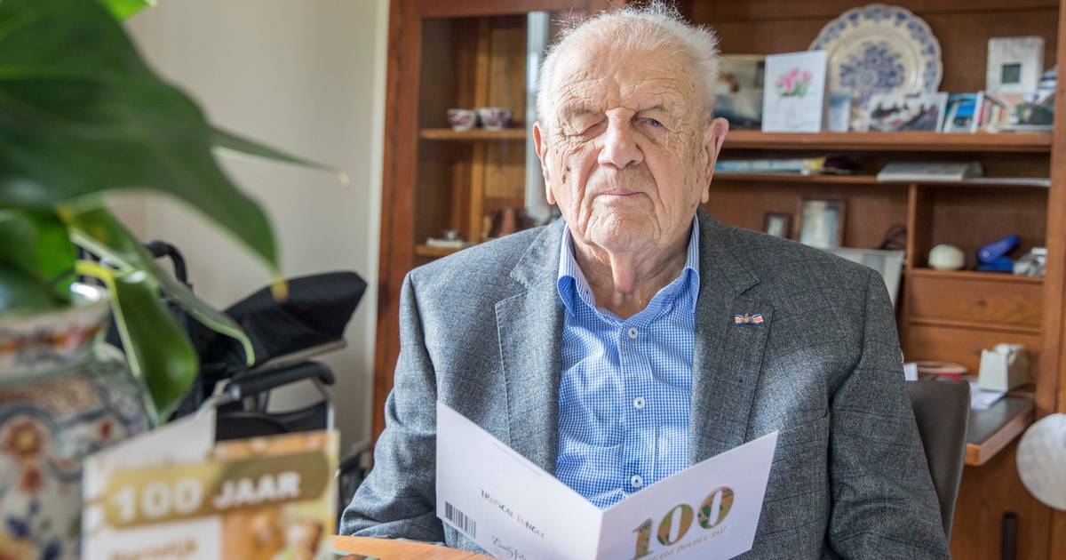 Oud-huisarts Adriaan Kousemaker viert z'n honderdste verjaardag