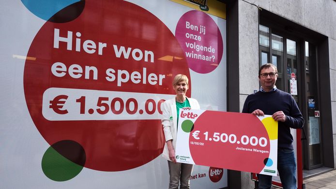 Vandaag kreeg Nico Geiregat van dagbladhandel Joclarama in de Holstraat een symbolische cheque overhandigd van 1,5 miljoen euro.