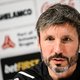 Antwerp-trainer Mark van Bommel in garage opgewacht door gewapende man, maar ontsnapt aan carjacking