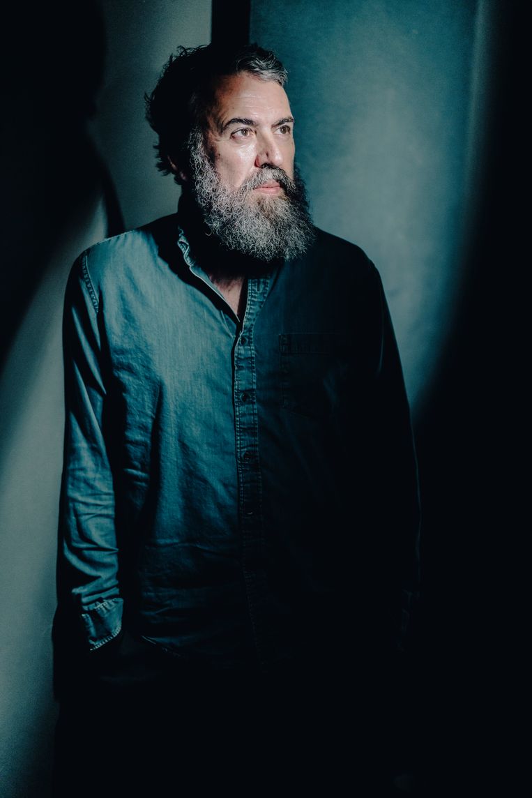 ‘Erotiek is iets tussen mensen. Ik vind het fijn om dat uit respect zo te houden. Ik vind discretie een mooie kwaliteit, en jammer genoeg een zeldzaamheid.’ Beeld © Stefaan Temmerman