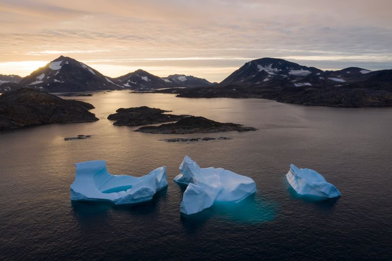 Mencairnya gunung es di dekat Greenland.  Patung Felipe Dana, AP