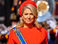 Máxima kiest voor feestelijke creatie met geheimzinnige broche uit de Oranje-kluis