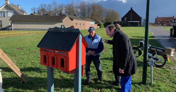 Baarschot heeft weer een brievenbus, ‘Minstens drie brieven per week anders stoppen we ermee’