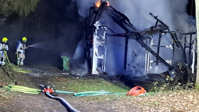 Vuur vernielt chalet aan Gooreersels 