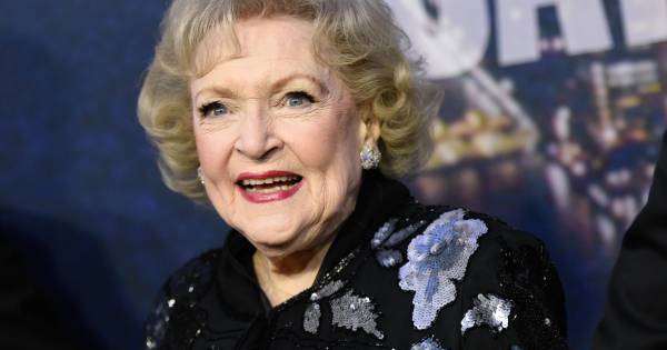 98jarige Betty White tekent voor kerstfilm Show
